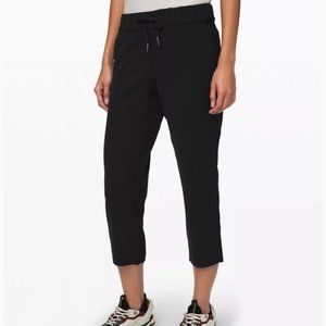Lululemon On the Fly Mid Rise Crop